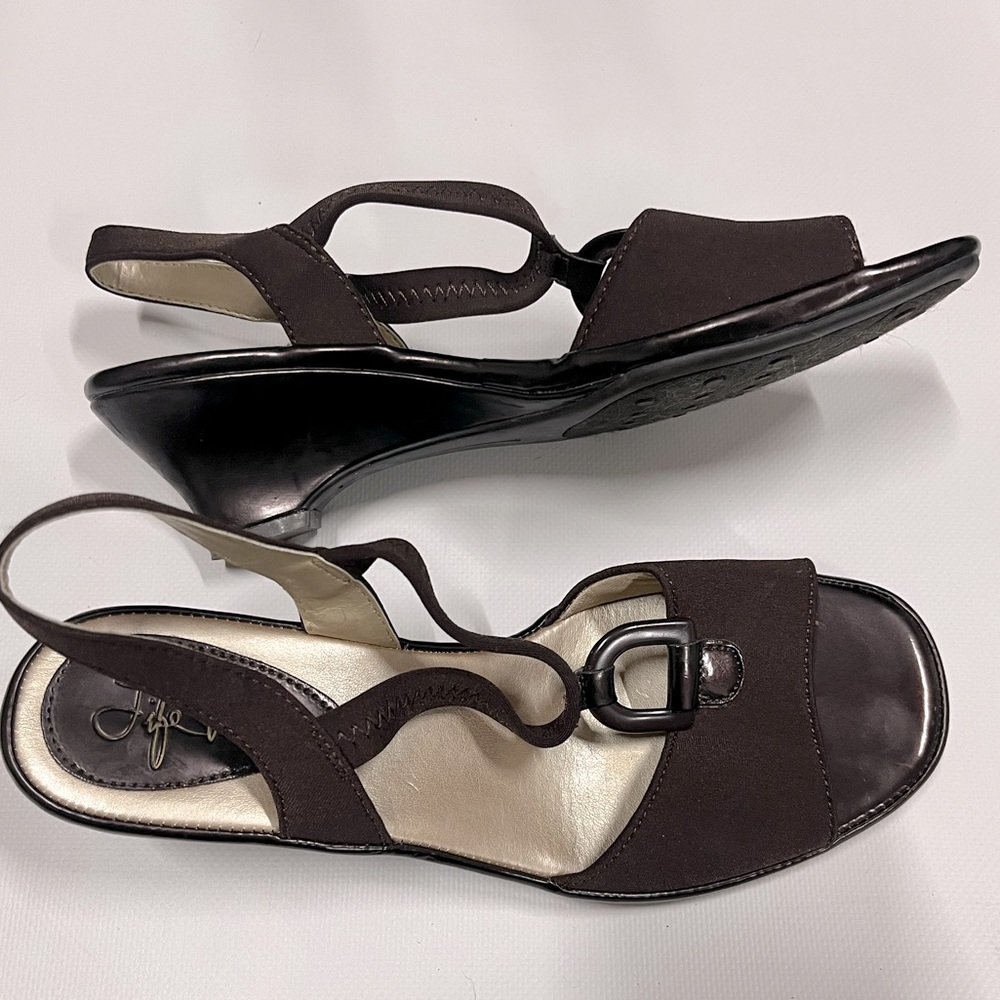Life Stride, brown elegant low heels. Size 7